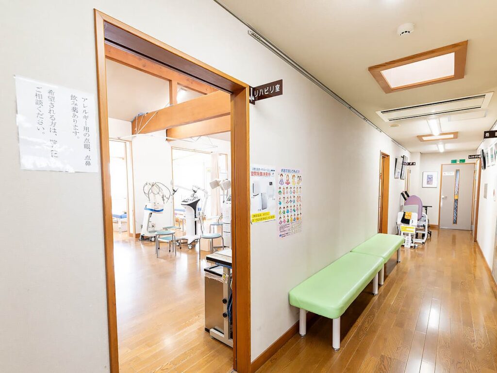 診察室前