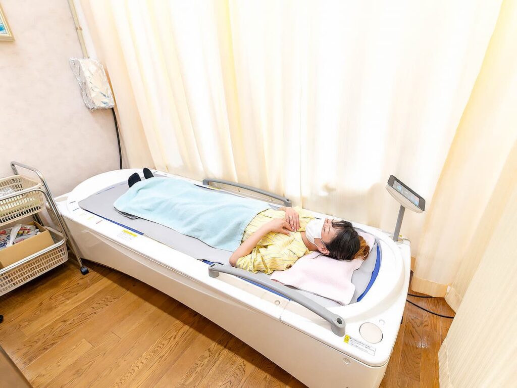 ベッド型水圧マッサージ器